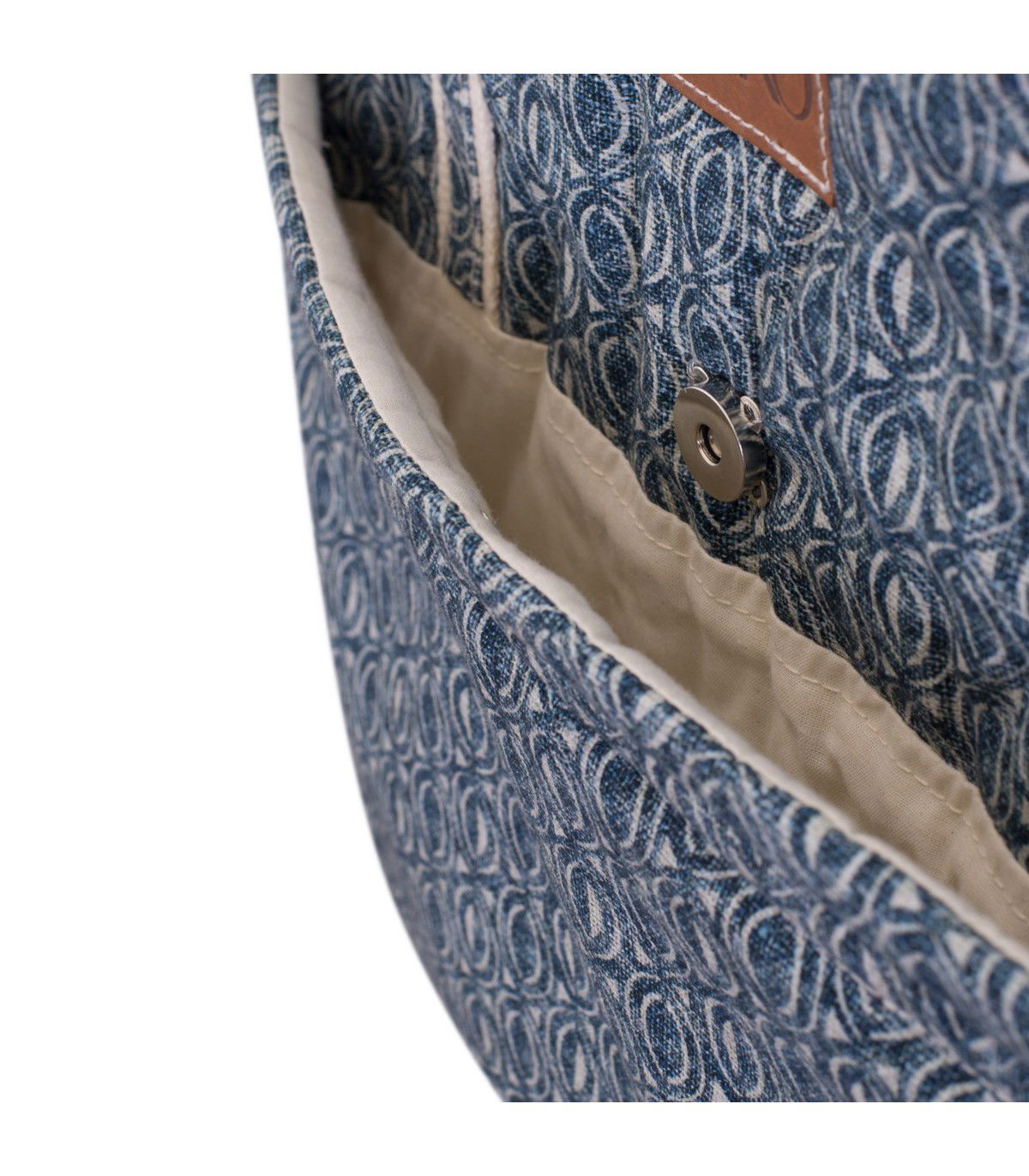 Detalhe de fecho de bolso azul étnico
