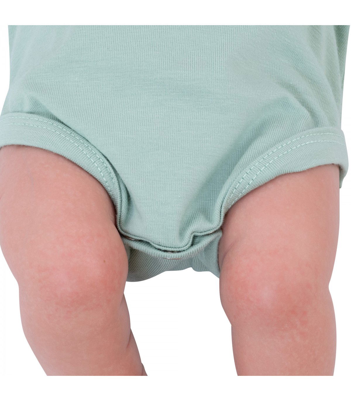 Body primeiro uso para bebê Verde Pastel Manga Curta - Detalhe Pernas